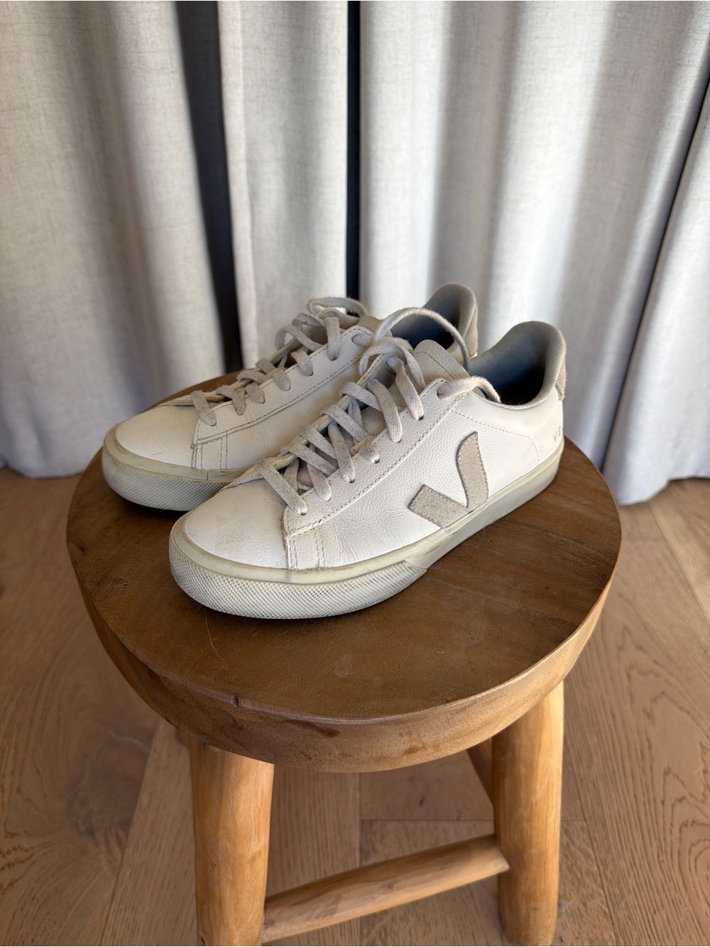 Veja women’s Low-Top Sneakers in Off-White size 9/40